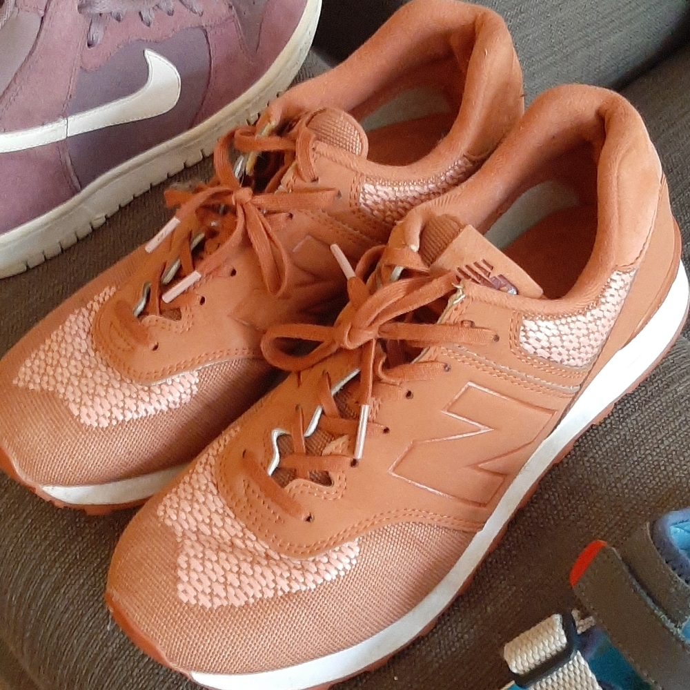 New Balance 574 running shoes size 10 coral